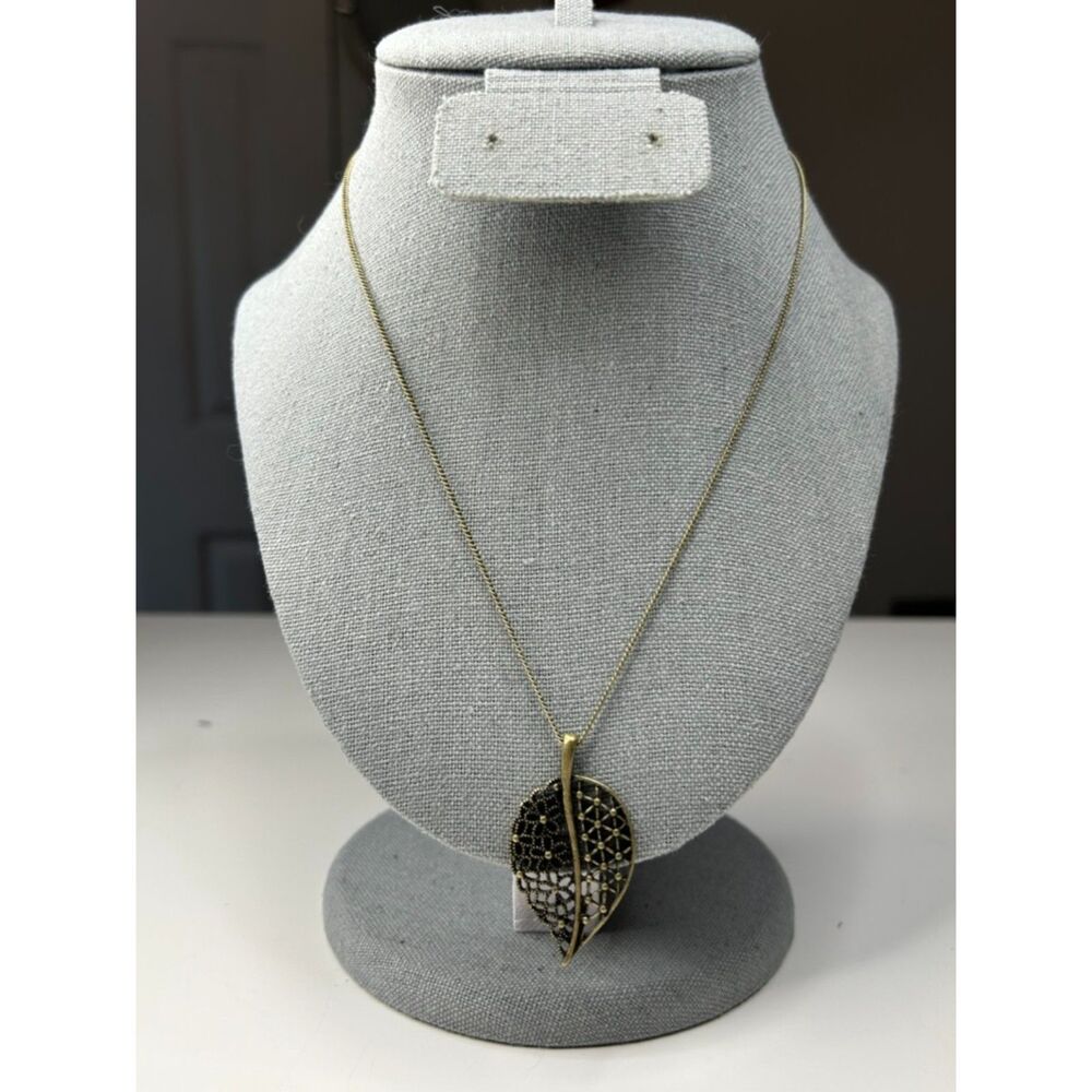 SAQ Bronze Leaf Necklace O